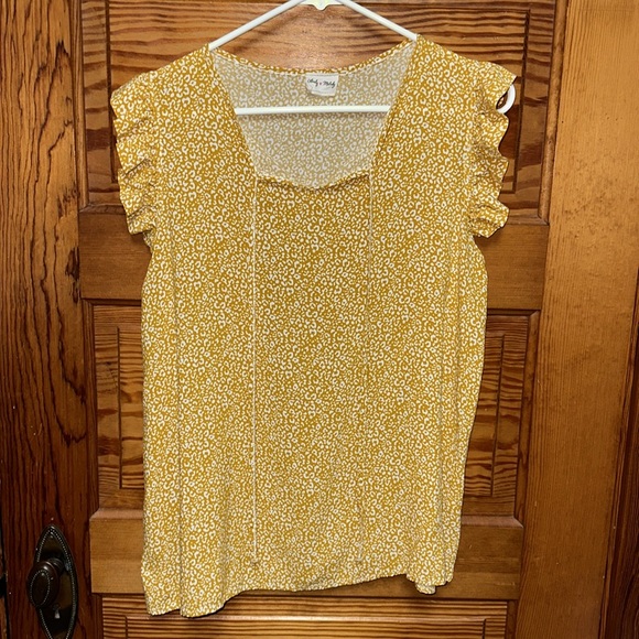 Lovely Melody Tops - Lovely Melody leopard print cap sleeve blouse 100% rayon size Large